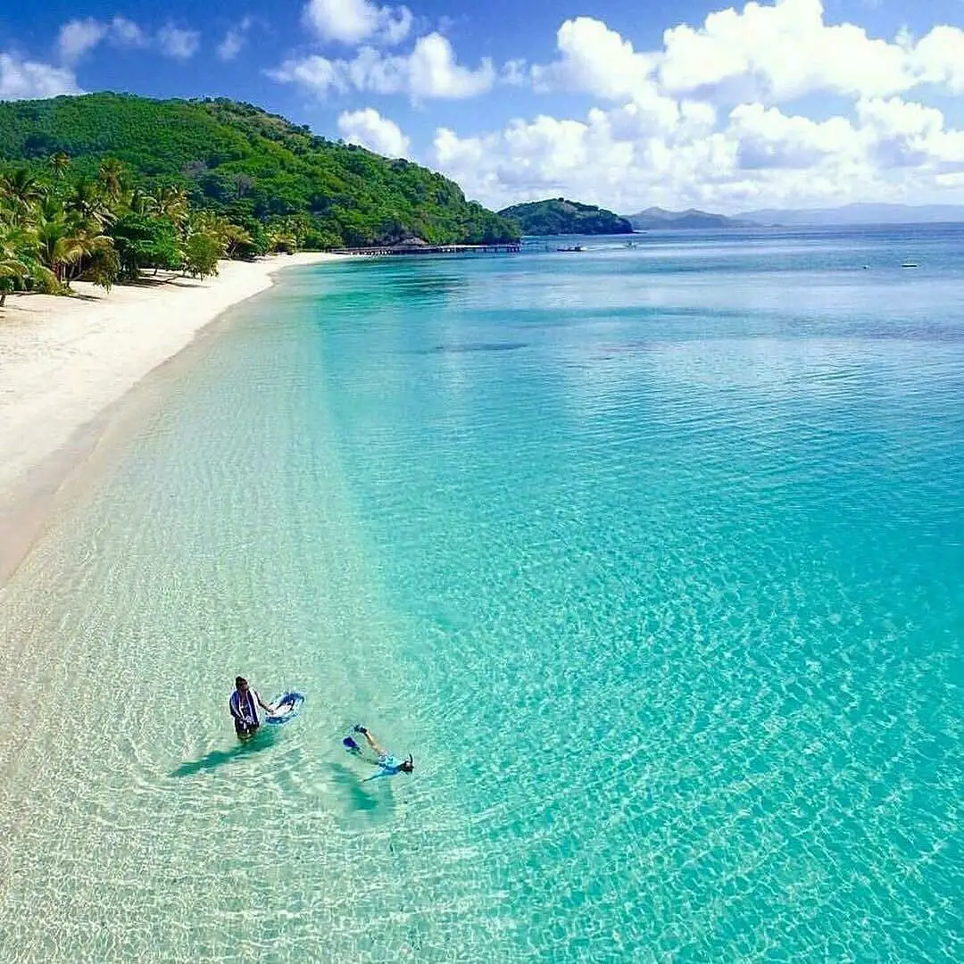 И тихая прозрачная вода. Остров Фиджи. Океания Фиджи. Острова Лау, Фиджи. Остров Фиджи пляж.